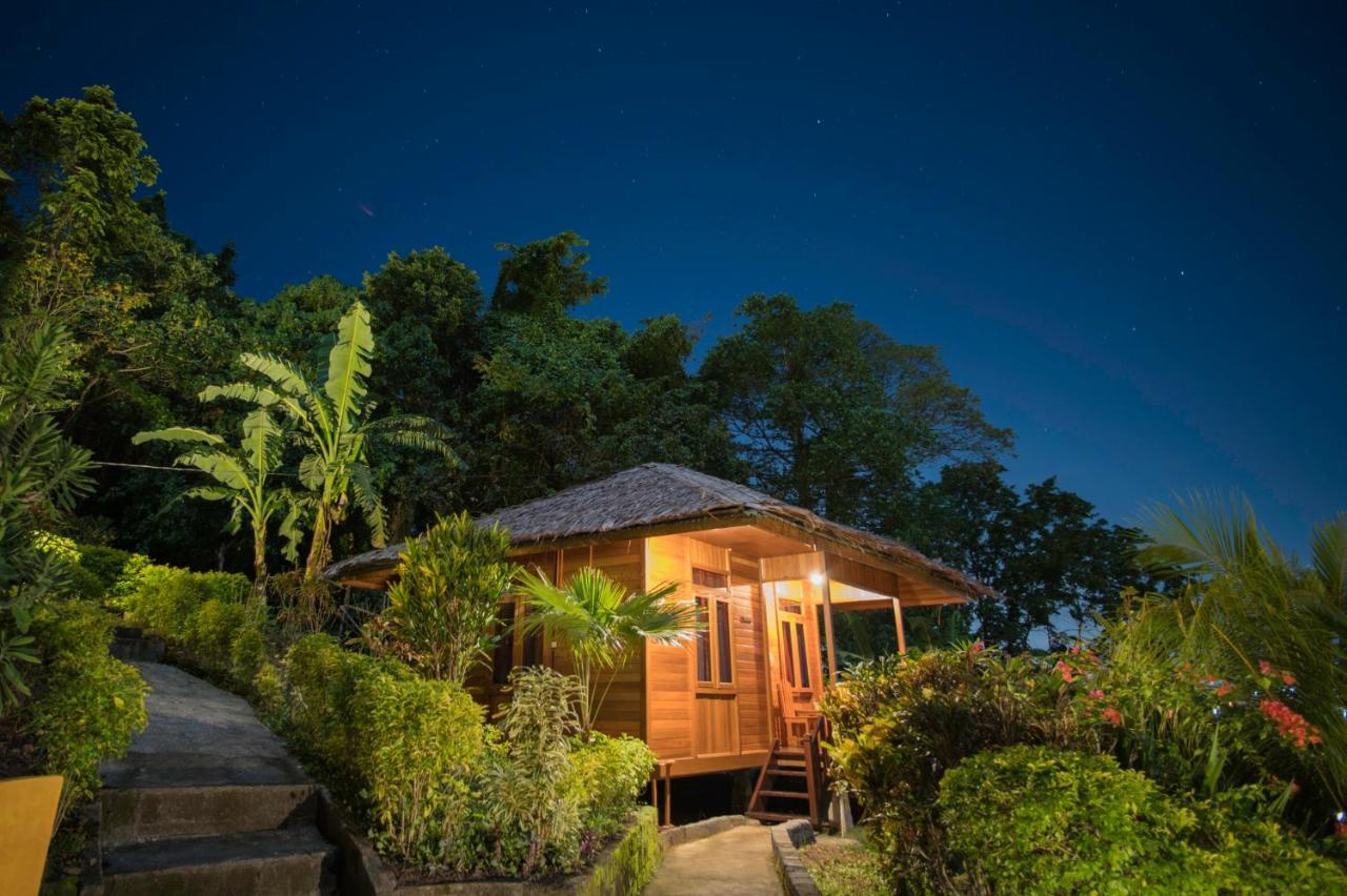 K2 Lembeh Dive Resort Bitung Extérieur photo